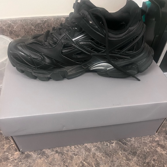 Balenciaga track 2. Only been worn 3 times .need them off my hands - Picture 5 of 6